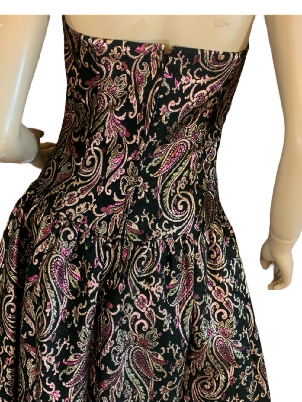 VINTAGE 1980'S VICTOR COSTA PINK, BLACK & GOLD METALLIC PRINT DRESS W/SHAWL (8) - Picture 11 of 15